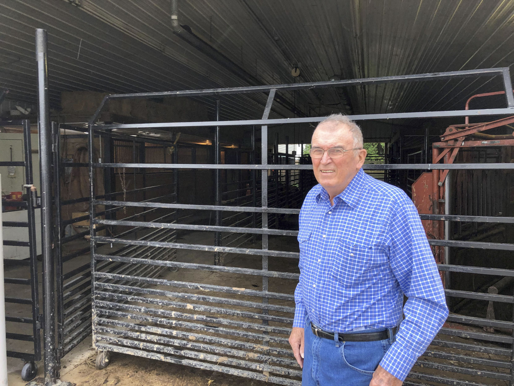 Warren County veterinarian retires after 55 years of service